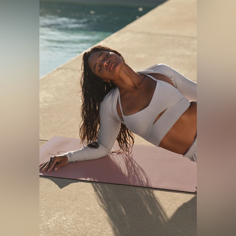 ALO YOGA | ✨NEW✨ Washed Alosoft Highlight Bra in Grey Sky Wash